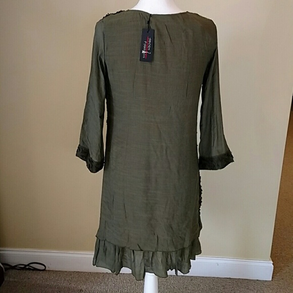 Dress, army green color with floral applique - Picture 2 of 3
